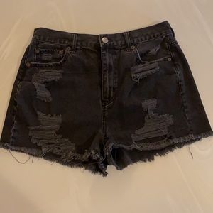AMERICAN EAGLE W’s 8 Black Denim High Waist Distressed Mom Short